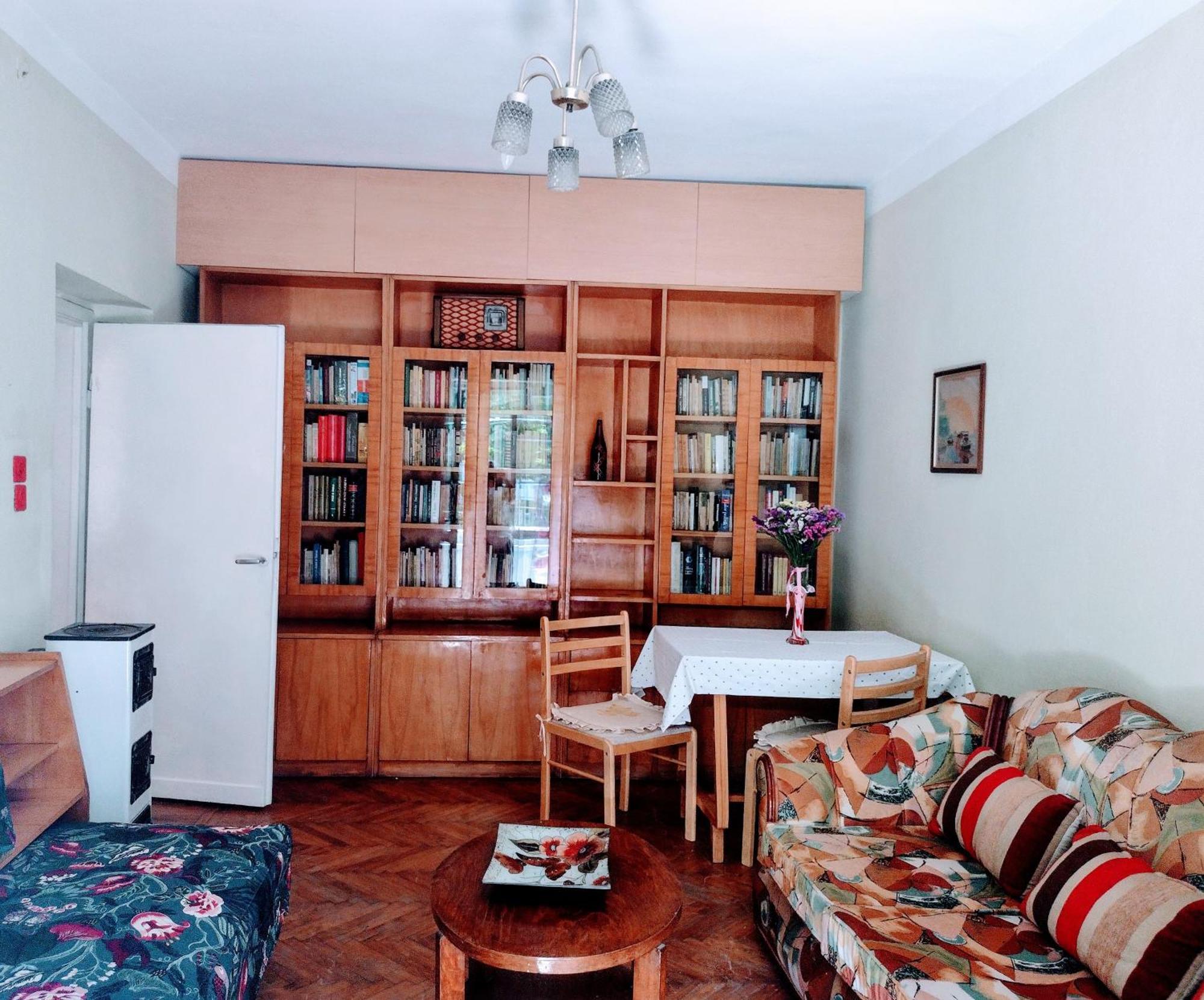 Era Echoes - Preserved Historical Apartment 티라나 외부 사진
