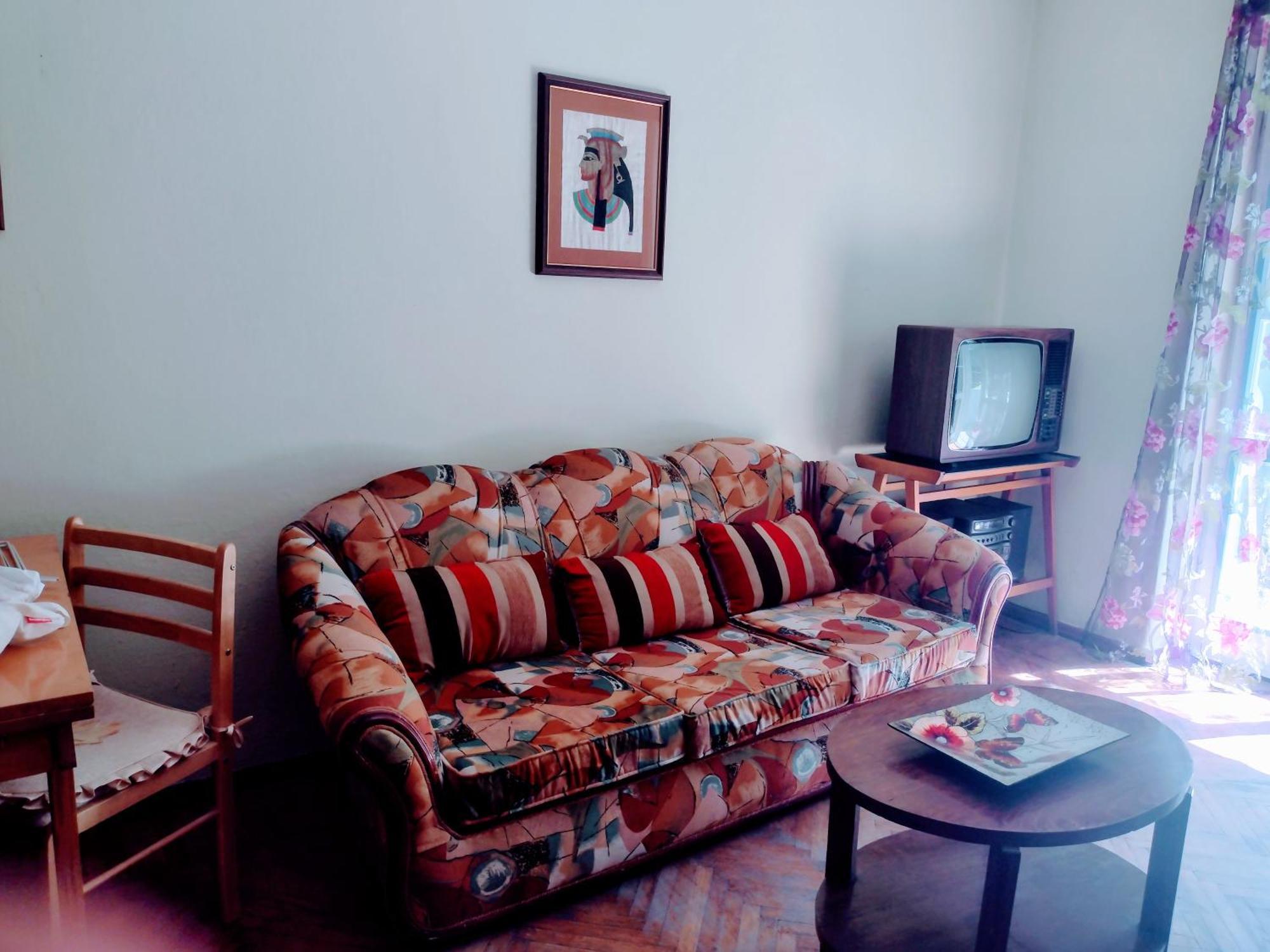 Era Echoes - Preserved Historical Apartment 티라나 외부 사진
