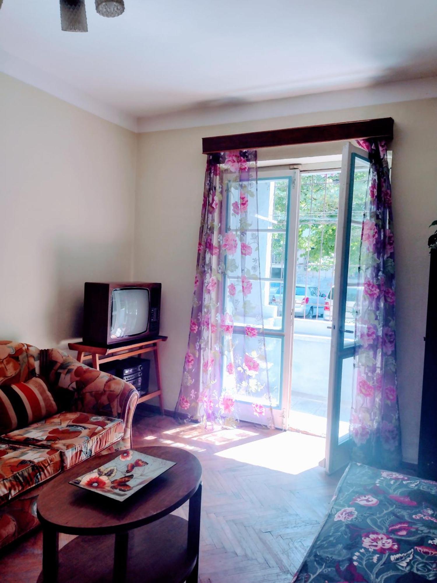 Era Echoes - Preserved Historical Apartment 티라나 외부 사진
