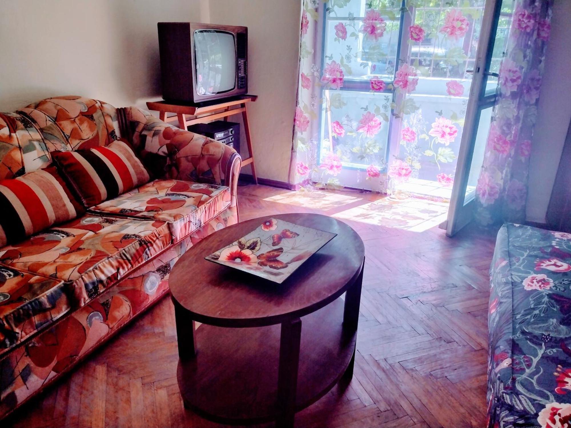 Era Echoes - Preserved Historical Apartment 티라나 외부 사진